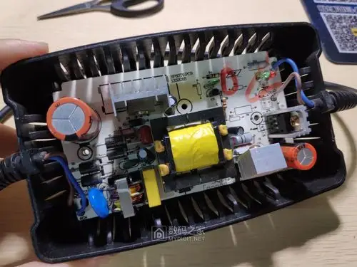 x拆解拆爱玛电动车充电器48v12ah用的