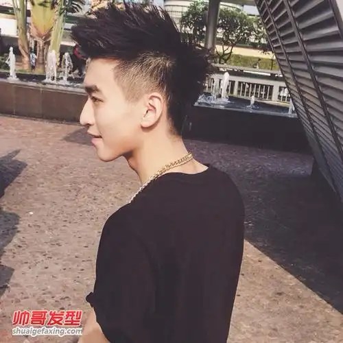 90后小鲜肉两边剃光直发齐刘海最萌_帅哥图片_帅哥发型网