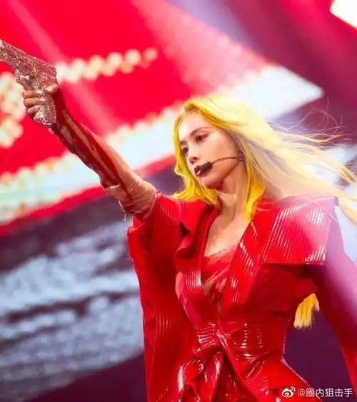 蔡依林这波演唱会造型太绝了,都是新衣服新造型好美,大家觉得呢