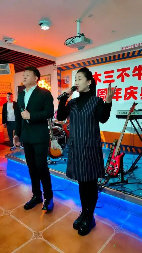 陕北歌手王玮,赵婷演唱歌曲《西北等你来》