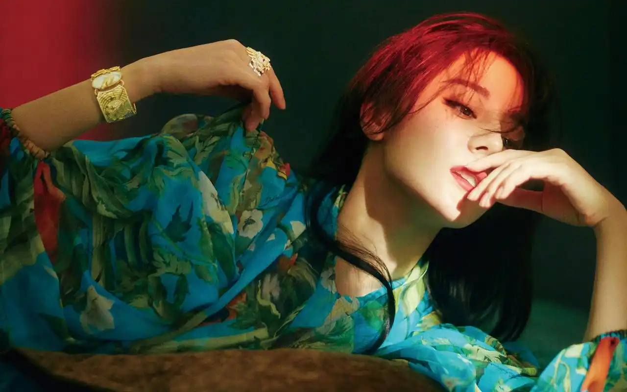 首页 桌面壁纸 大陆明星 迪丽热巴杂志写真高清桌面电脑壁纸