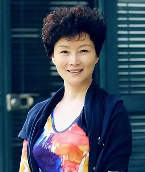 回顾国民妈妈朱茵自己婚姻失败对女儿有愧疚老年终获幸福