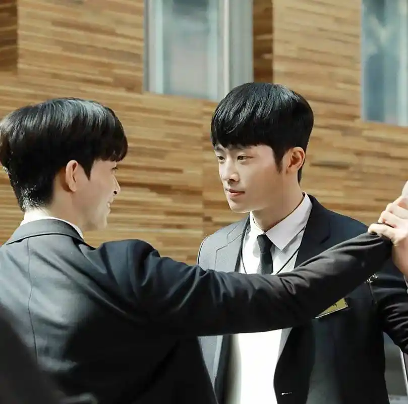 韩国双男主cp悬疑推理电视剧双男主韩剧颜值高推荐