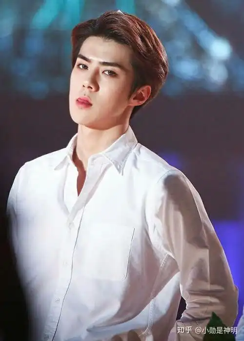 笑起来有月牙眼的男孩子,攻起来也是迷死人的啊.可盐可甜吴世勋啊!