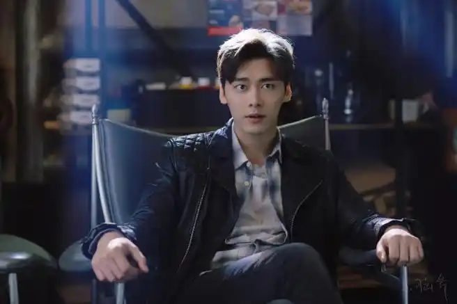 挑战每天按相册顺序发一张李易峰的照片##园园不断