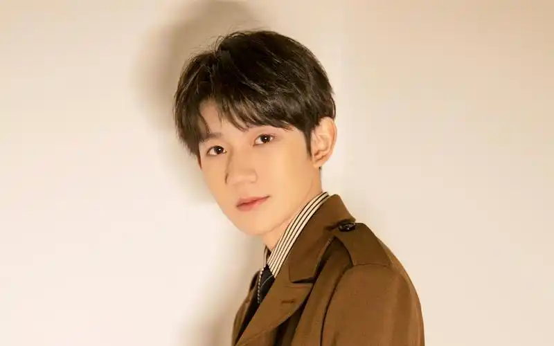 王源帅气图片桌面壁纸