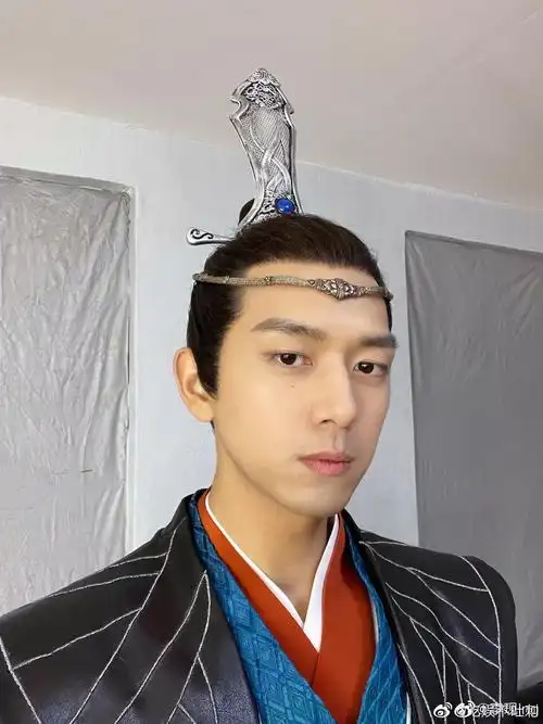 李现古装有大将军那味儿了宛如将军本将了