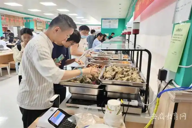 毕业季遇上端午节 安徽工程大学食堂"粽"有惊喜