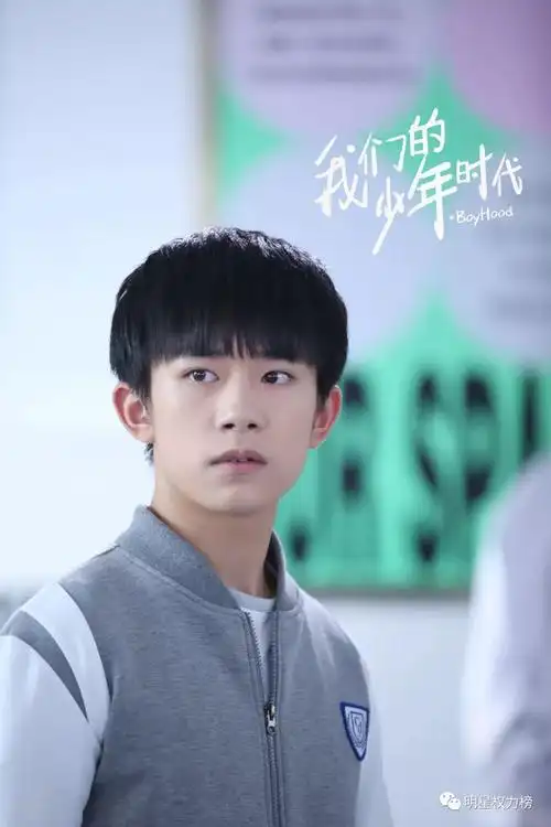 王俊凯蔡徐坤易烊千玺白敬亭,细数男明星校服造型,最撩人的竟然是他?