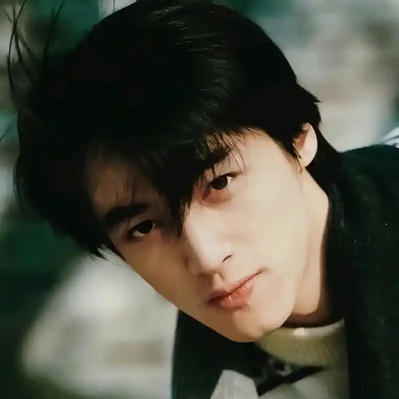 咪咕星鲜事##胡歌除了自拍谁拍都帅# 这颜值谁看了不惊呼一声哇塞