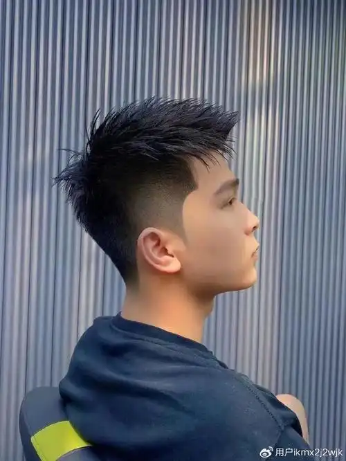 男发剪来剪去,最帅还是飞机头,清爽还有型|飞机头|发型|男士_新浪新闻