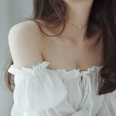 锁骨头像女生的