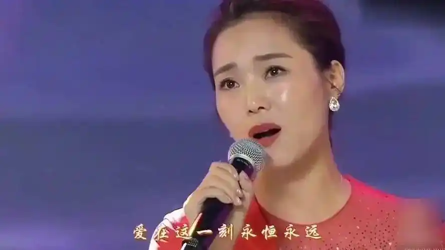 原创云朵从服务员到歌手被刀郎甘愿养10年她凭什么能草根逆袭