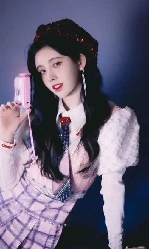 鞠婧祎甜美乖巧迷人写真