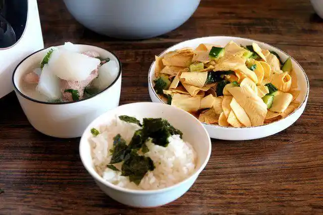 晒晒一个人的午饭1汤1饭1菜营养健康美味朋友说太会安排了