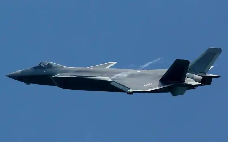 歼20战斗机为何做得那么精致指甲厚的凸起就可能破坏隐身