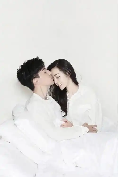 圈内谁在追迪丽热巴据说迪丽热巴圈内有很多人追