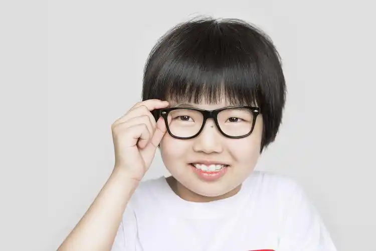 戴眼镜有点书香门第的范*^o^*么么哒!