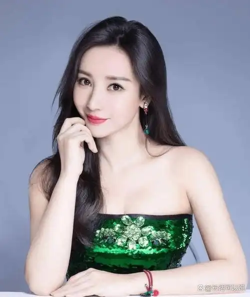 娱乐圈中广为人知,以其出众的外貌和身材成为了当之无愧的女神级人物