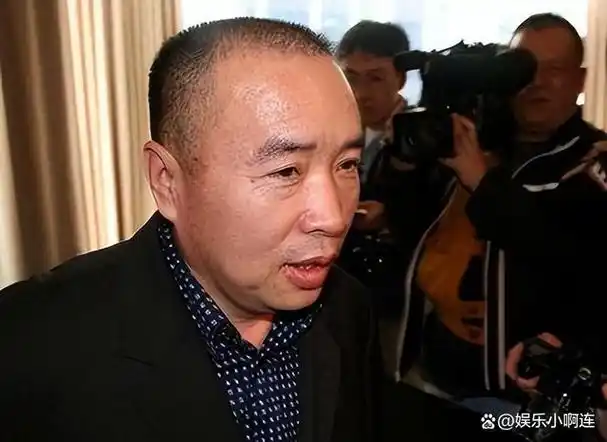 然而,就在董文华事业蓬勃发展之际,有传言声称赖昌星用百万巨资与她