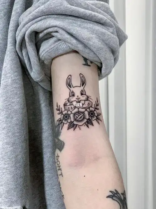 杭州纹身school小兔子