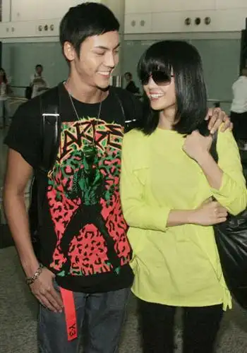 阿sa陈伟霆甜蜜热恋 好身材让魅力破表