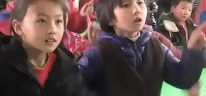 原创7岁小女孩铁嘉欣因一张笑脸照走红公司花100万签约被父母拒绝