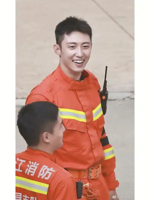 又要开始舔颜了 太喜欢小虎牙啦cr logo#黄景瑜