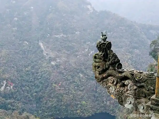 武当山致命龙头香,曾有多人为了烧香而跌落山崖,危险又诱惑