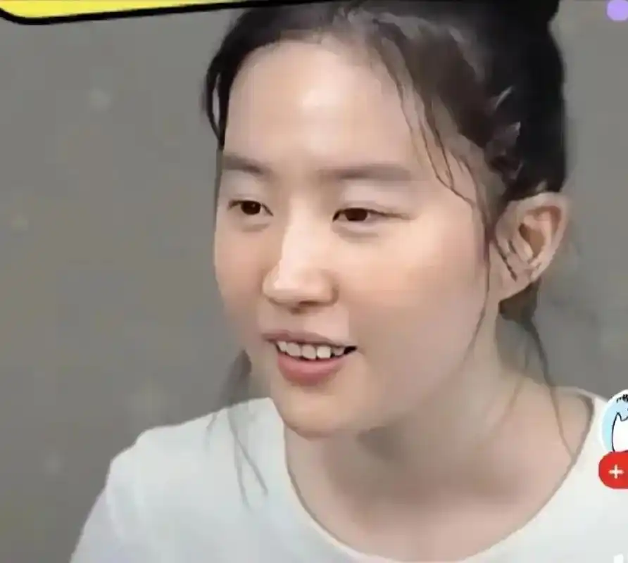 刘亦菲素颜照曝光引热议,网友惊呼"神仙姐姐"也下凡?_明星_一面_评论