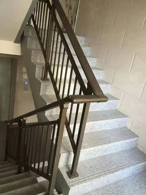 楼梯扶手的高度多高才合适?什么材料比较好?