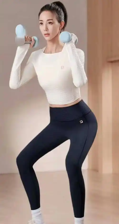 张钧甯身姿迷人优雅,她不仅长期坚持健身塑形,还坚持练瑜伽_生活_肌肉