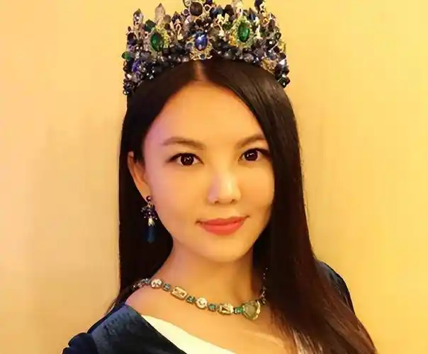 瘦下来的李湘终于美回颜值巅峰,网友:这哪是快50岁?