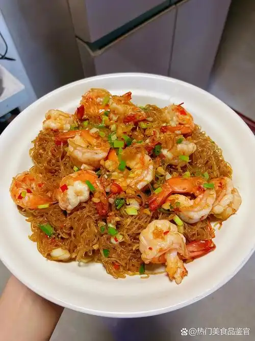 蒜蓉粉丝虾 蒜蓉粉丝虾,鲜嫩入味还能吃饱.