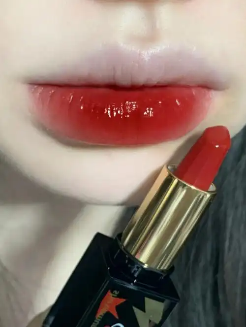 石榴蜜豆绯红来袭谁涂谁冷白皮