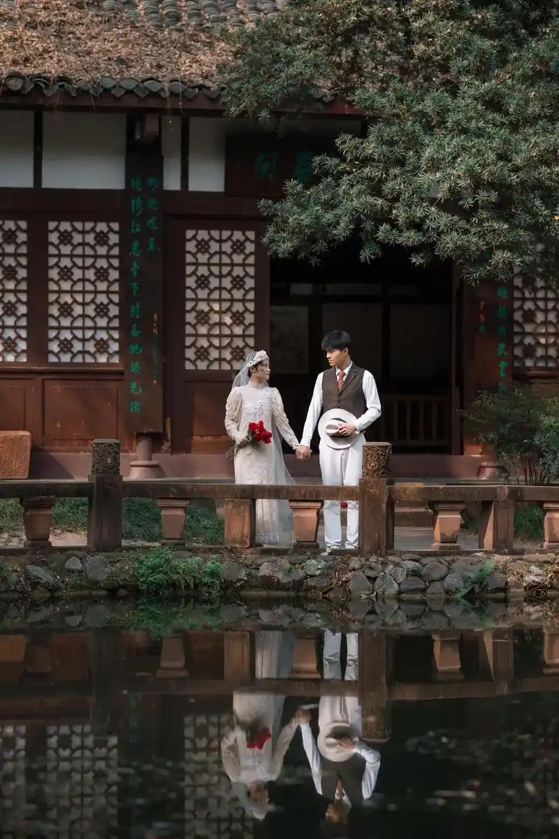 民国时期的爱情是可遇不可求的,小时候爱看的电视剧金粉世家,现 - 抖