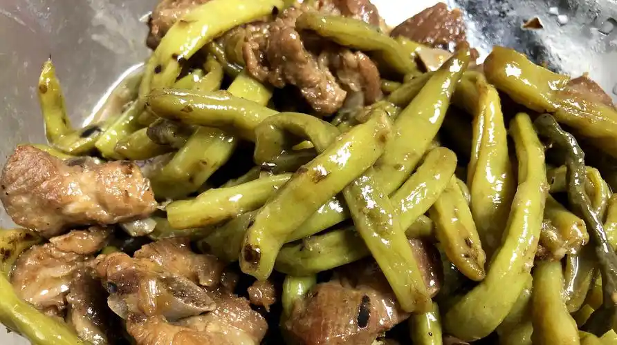 东北家常菜,排骨炖豆角的家常做法,上桌连汤都不剩,全家都爱吃