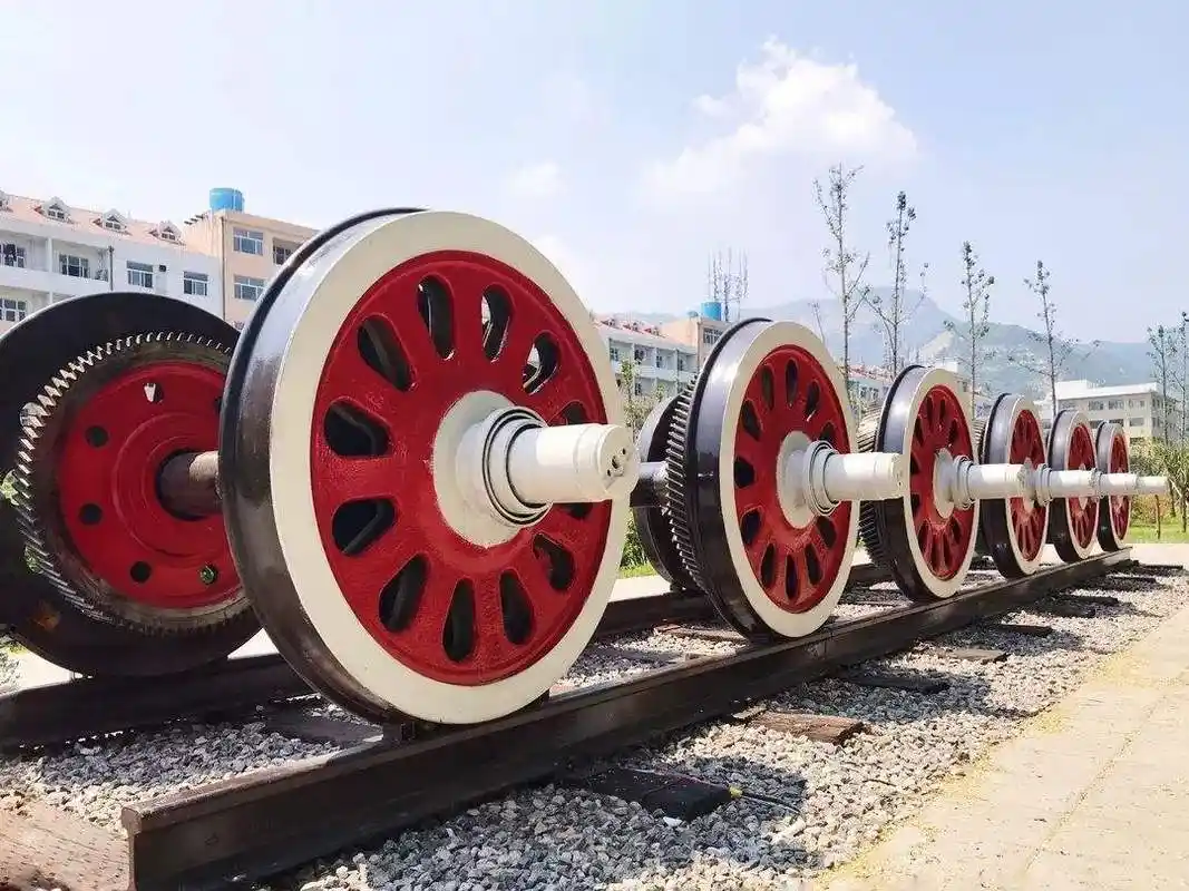 为什么火车轮子没有轮胎?它究竟是如何转弯的?今天明白了