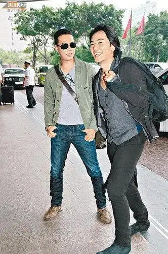 谢天华郑伊健遭丝袜套头迎新娘挟佘诗曼做人质