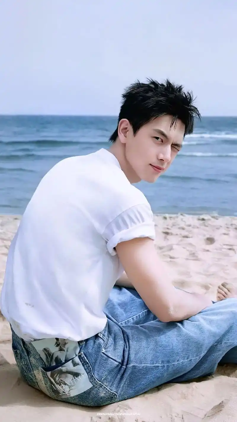 这是看背影我就知道的男人!#李现背影 #宝藏男孩  - 抖音