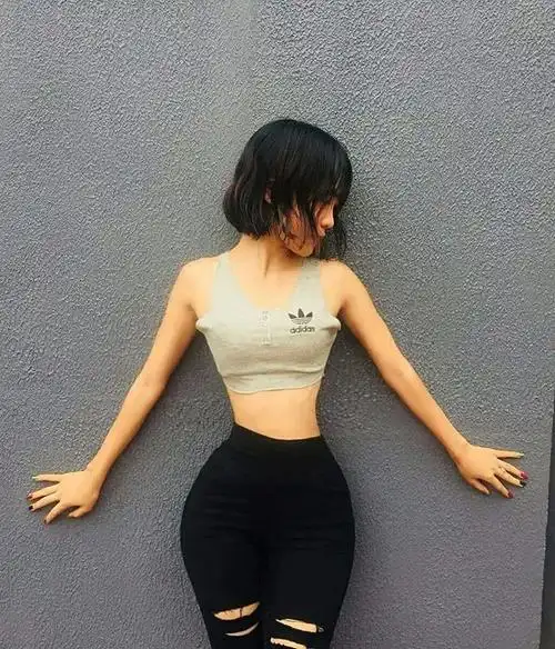 "全球腰最细的人"上热搜,网友:p图都不敢这么狠