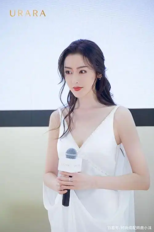 张天爱穿"炼乳开胃裙"有多撩?从120斤减到90斤,好身材太惹眼