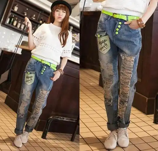 no.3:毫无设计感的破洞牛仔裤