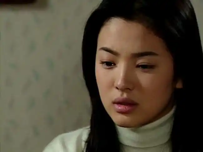 《蓝色生死恋》中的搭配突出温婉富家女气质