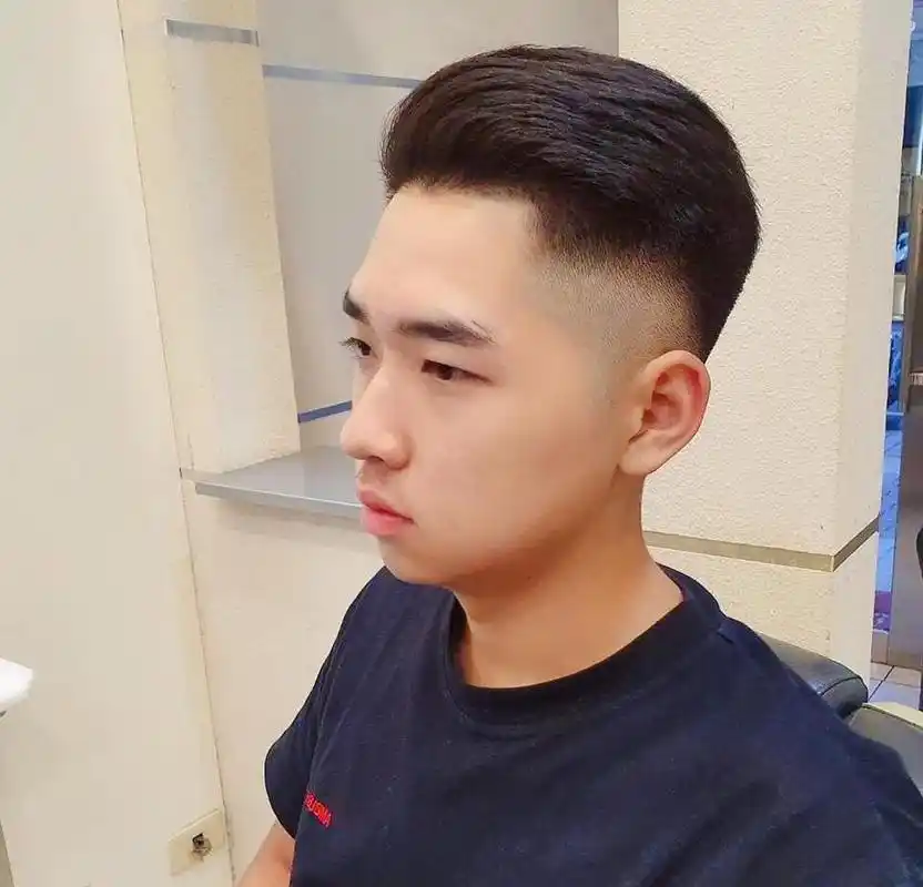 18~30岁男生别乱剪发型,理发师建议留这4款清爽造型,超帅 - 哔哩哔哩