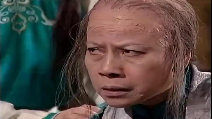 裘千尺吐核暗杀郭芙裘千仞要为兄报仇黄蓉怕了