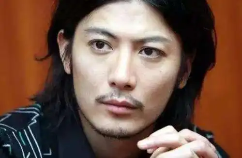 日本人为什么嘴上留一撮胡子日本人为什么喜欢留小胡子