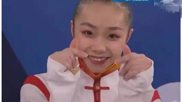 庐陵启程 7月25日,东京奥运会女子体操资格赛,芦玉菲心情大好,对着