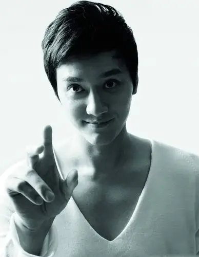 组图:冯绍峰肌肉照 半裸露背大秀肌肉(4)