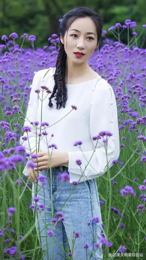 无论是扮演现代剧还是古装剧,韩雪都能够将角色演绎得鲜活而真实.